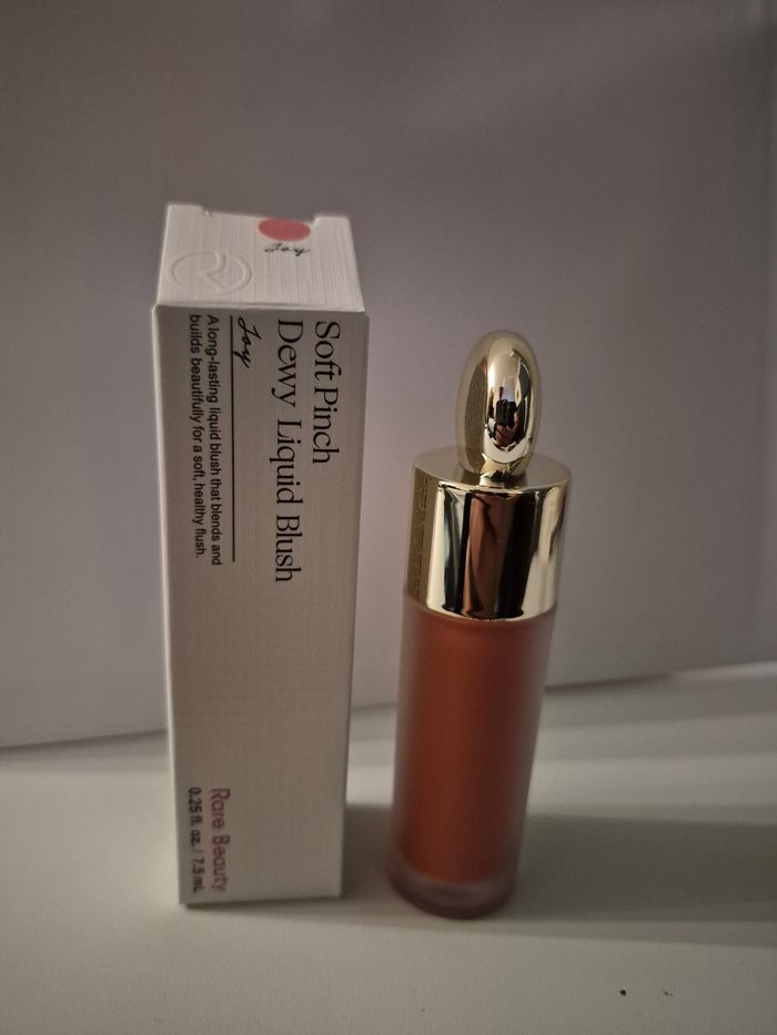 Blush liquide rare beauty