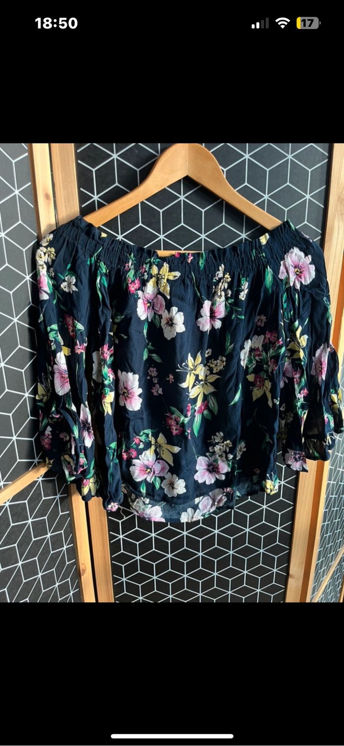 Blouse noire fleurie Bershka - photo numéro 4