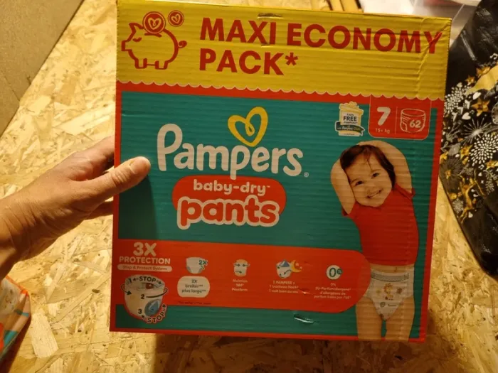 Couches pampers baby dry pants