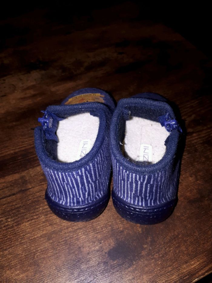 Chaussons 19 comme neuf - photo numéro 6