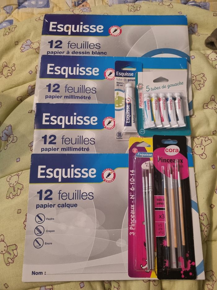 Lot de fournitures scolaires