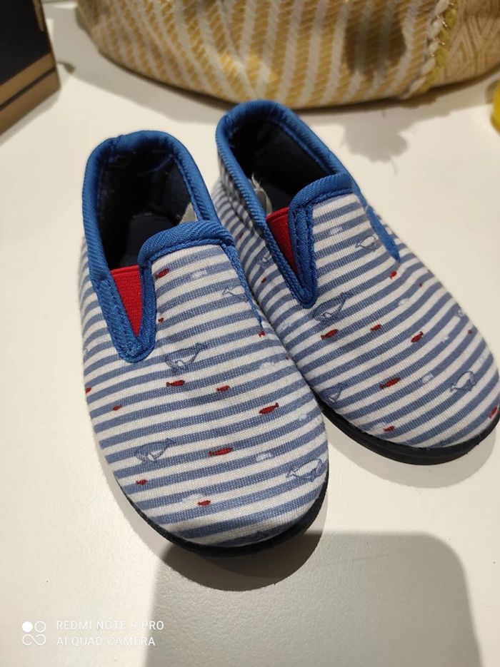 Pantoufle t22 comme neuve - photo numéro 2