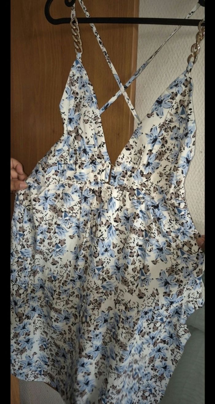 Robe courte décolleté américaine