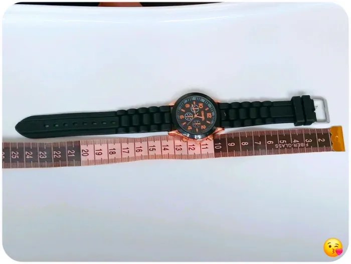 Montre chic à grand cadran avec bracelet moderne - photo numéro 5