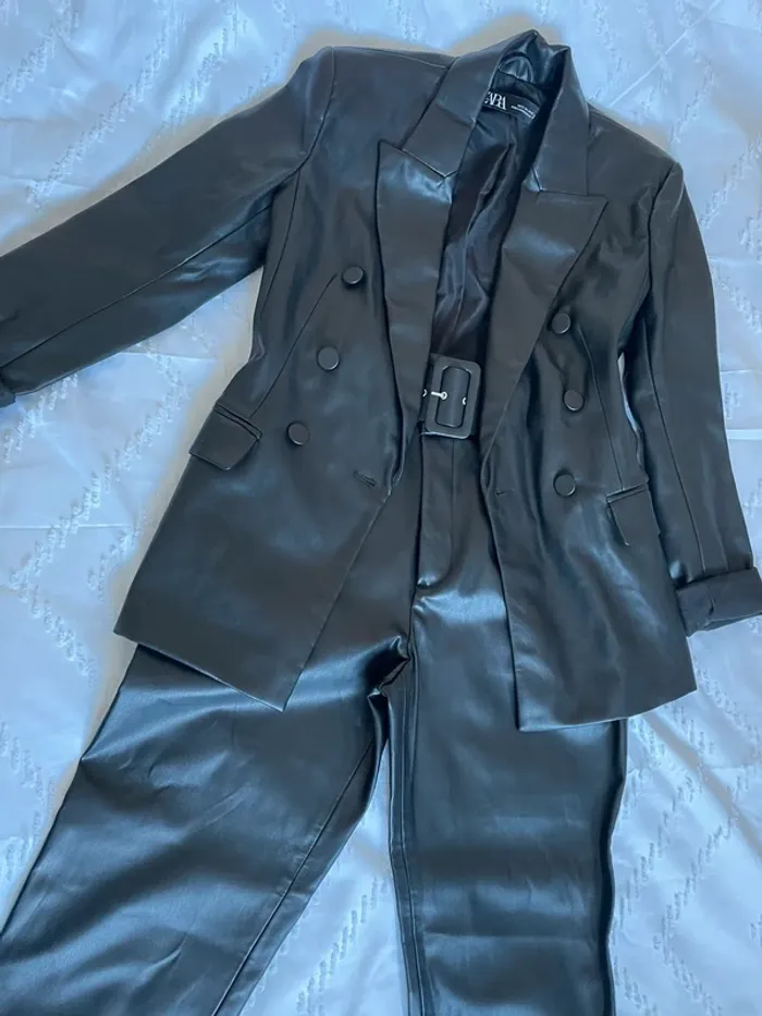 Ensemble tailleur blazer + pantalon ceinturée Zara en similicuir Taille XS/S - photo numéro 13