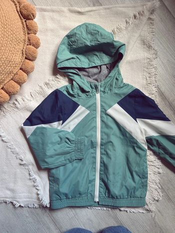 Veste coupe vent Kiabi capuche 4 ans
