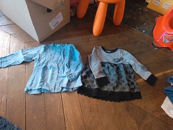 Lot de deux blouses 23/24 mois