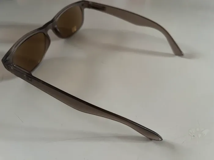 Lunette de soleil - photo numéro 4