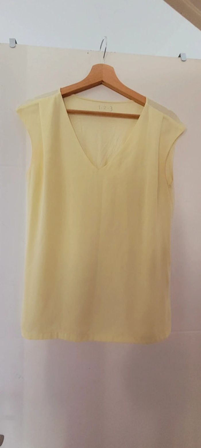 Haut 1.2.3 jaune clair viscose effet fluide taille 40 parfait état - photo numéro 3