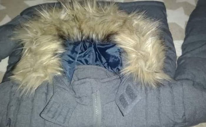 Blouson kiabi 12 ans Gris/bleu marine 
Tres bon état car très peu mis - photo numéro 8
