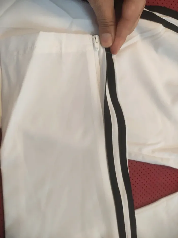 Pantalon de foot Real Madrid, Adidas Authentique Officiel taille enfant 15/16 ans, Neuf - photo numéro 9