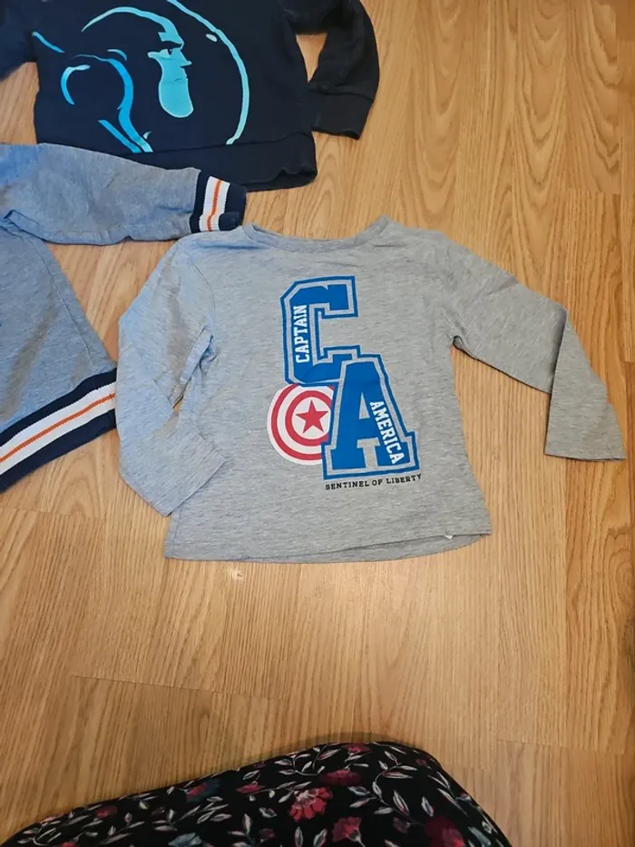 Lot de sweat tee shirt super héros 3/4 ans - photo numéro 2