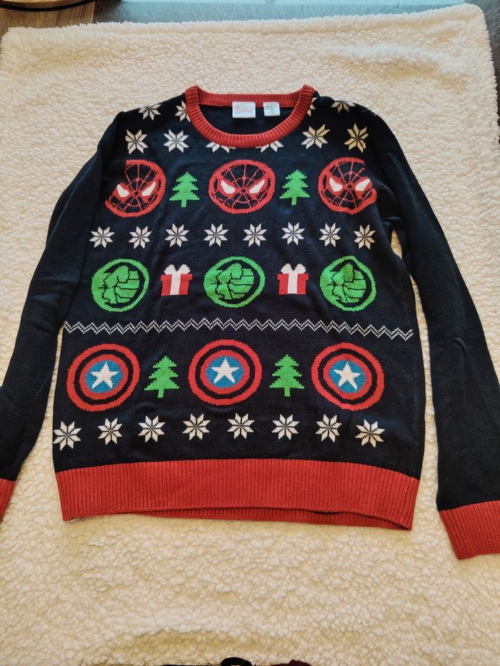Pull de Noël avengers