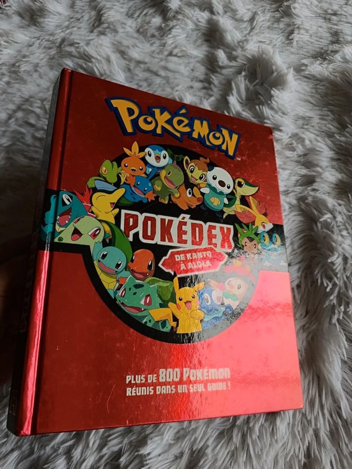 Livre Pokémon : Pokédex de Kanto à Alola _ Hachette Jeunesse - photo numéro 2