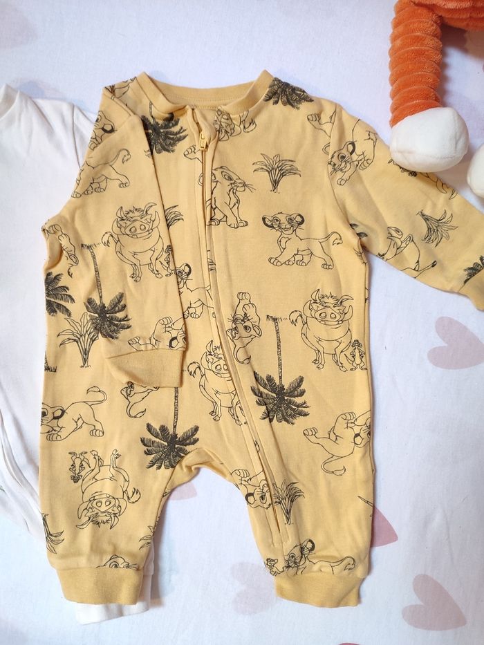 Lot de 2 pyjamas une pièce - bébé mixte - le roi lion - 0/3 mois - Neuf - Disney baby x Primark - photo numéro 3