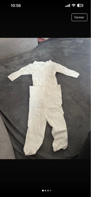 Ensemble bodie + bas , taille 3 mois , neuf