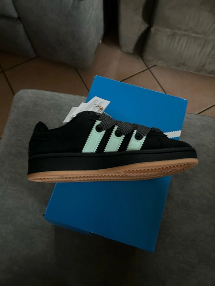 Baskets Adidas Campus noires et turquoise - photo numéro 2