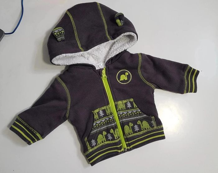 Jolie veste à capuche fourrée