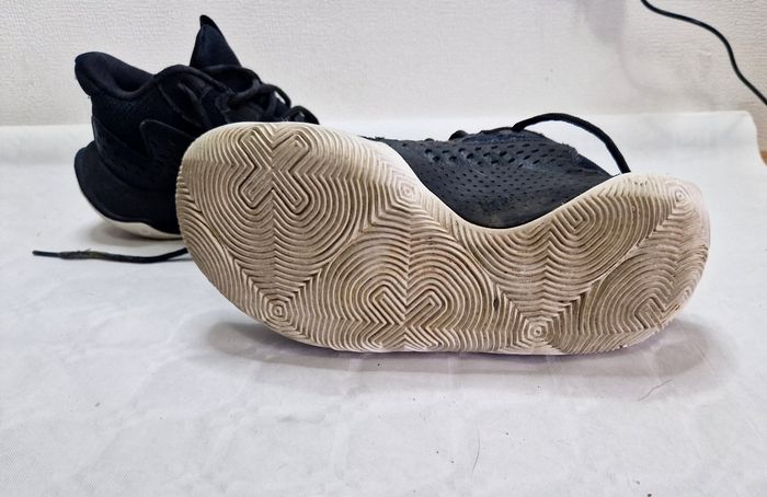 Basket , garçon  , Under armour  , taille 36.5 - photo numéro 5