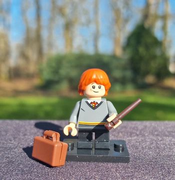 Minifigure Harry Potter Ron Weasley tenu d'école