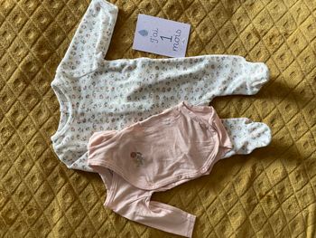 Pyjama et body fleuris