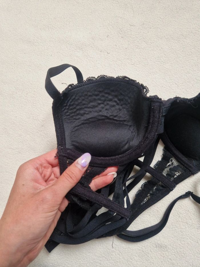Jolie soutien-gorge noir en dentelle undiz taille 85A - photo numéro 7