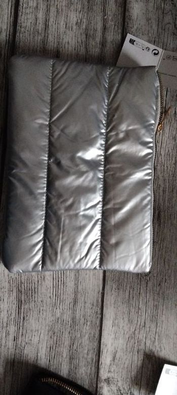 Jolie Pochette matelassée NEUVE argenté