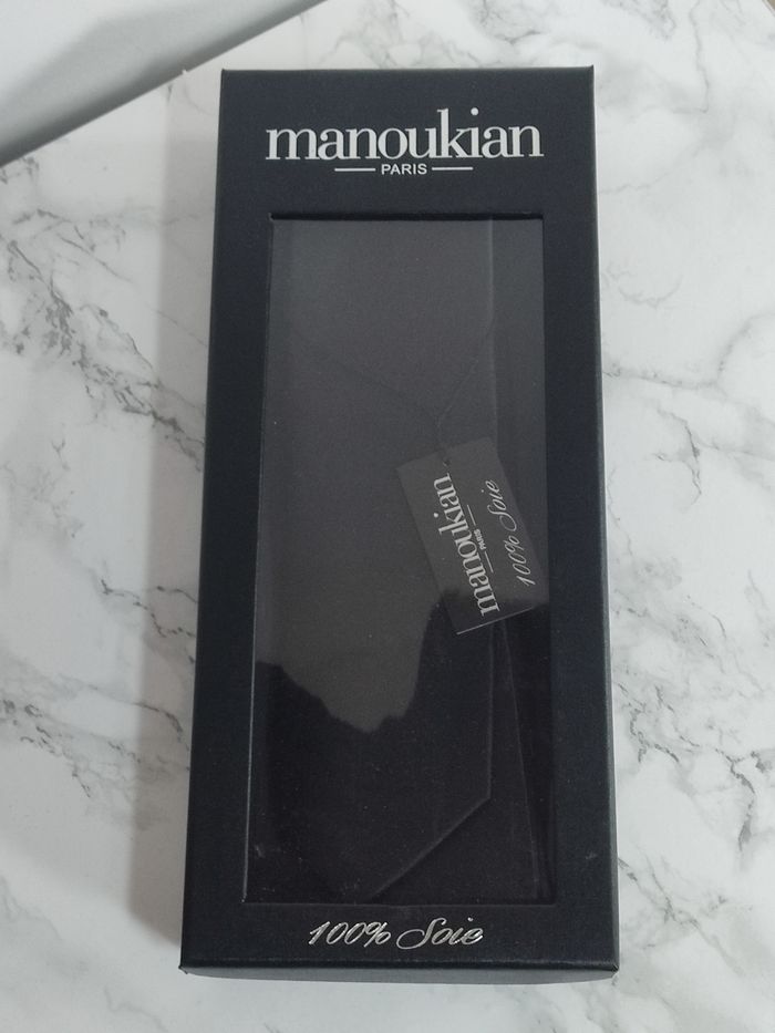 Coffret cadeau cravate noire 100% soie Manoukian neuve avec étiquette - photo numéro 2