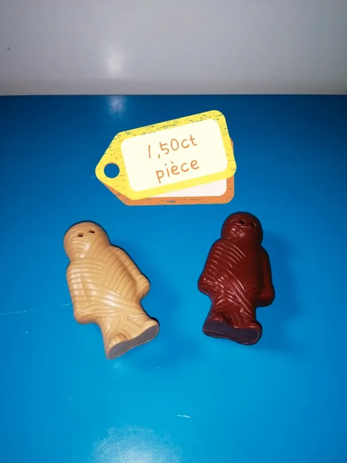 Thème* accrssoire / momie - urne - buste - drapeau - photo numéro 2