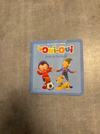 Livre oui oui joue au football