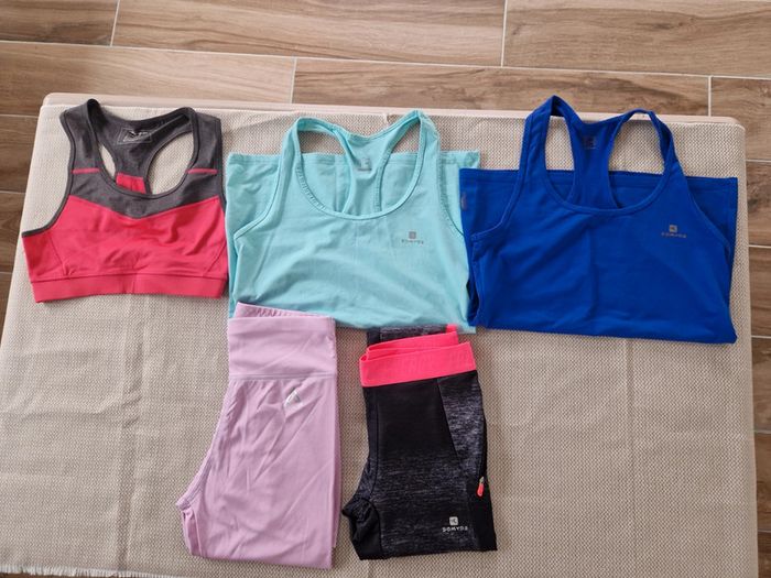 Lot de leggings et T-chirts. đ