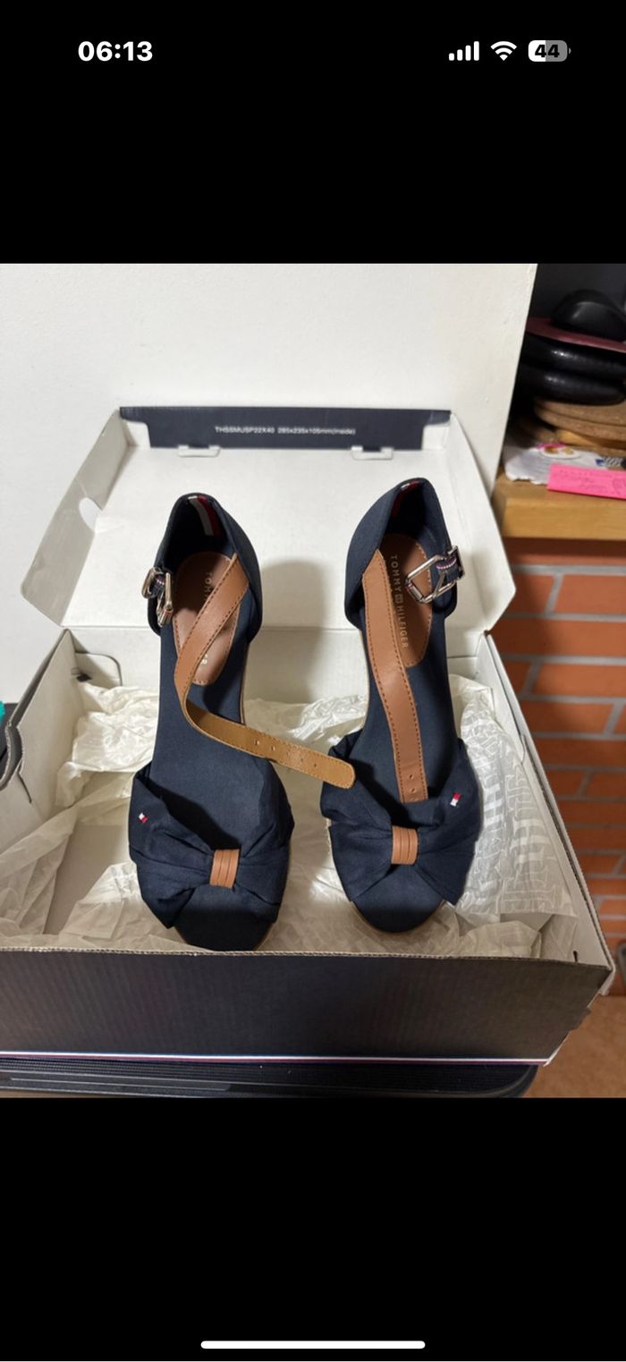 Chaussure a talons compensées