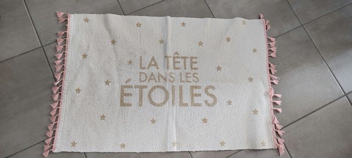 Tapis rose et doré