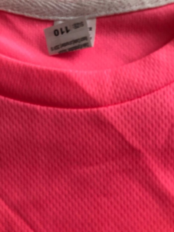 Tee shirt respirant neuf 4/5 ans - photo numéro 2