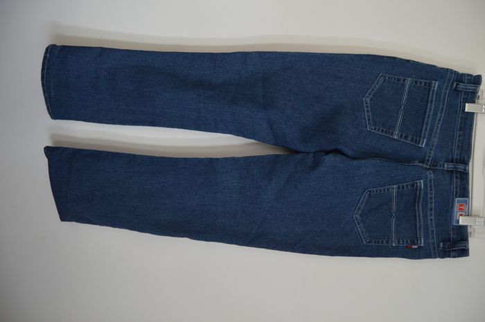 Jean bleu Tommy Hilfiger taille 32 US – coupe droite – poches arrière brodées - photo numéro 2