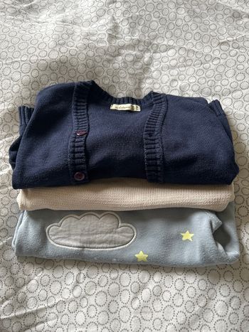 Lot pulls et gilet 12 mois 