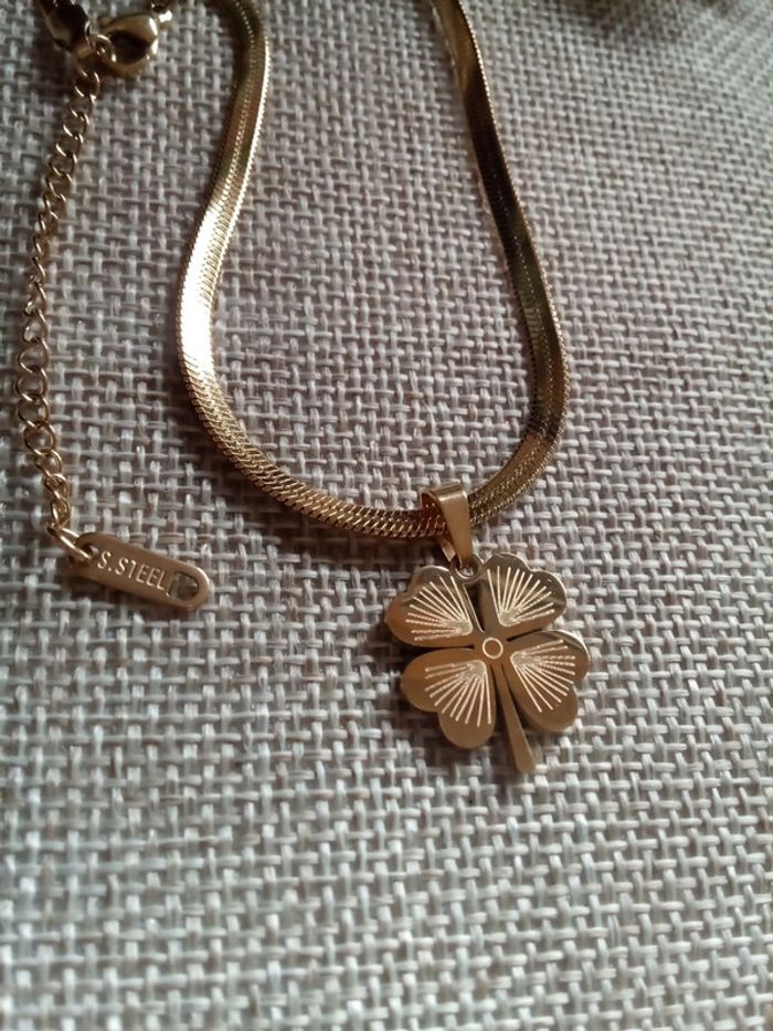 Collier trèfle à 4 feuilles tout en acier inoxydable - photo numéro 4