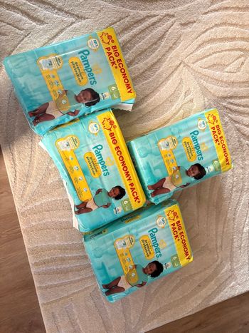Lot de 4 paquets Pampers premium taille 6