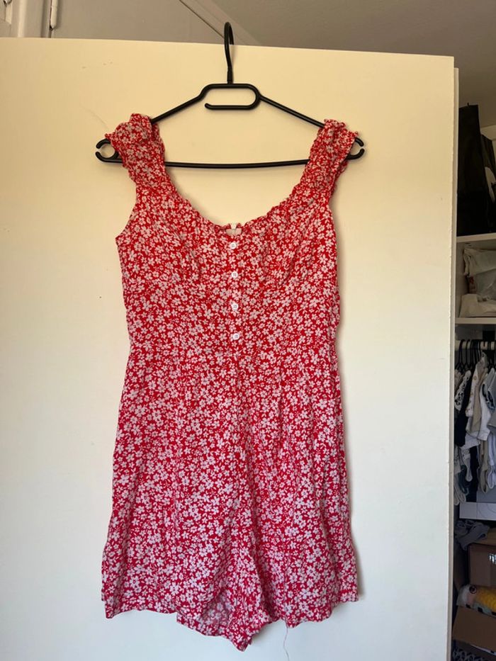 Combinaison short à fleur rouge