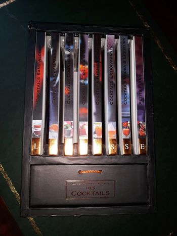 Coffret La Petite Bibliothèque des Cocktails Larousse