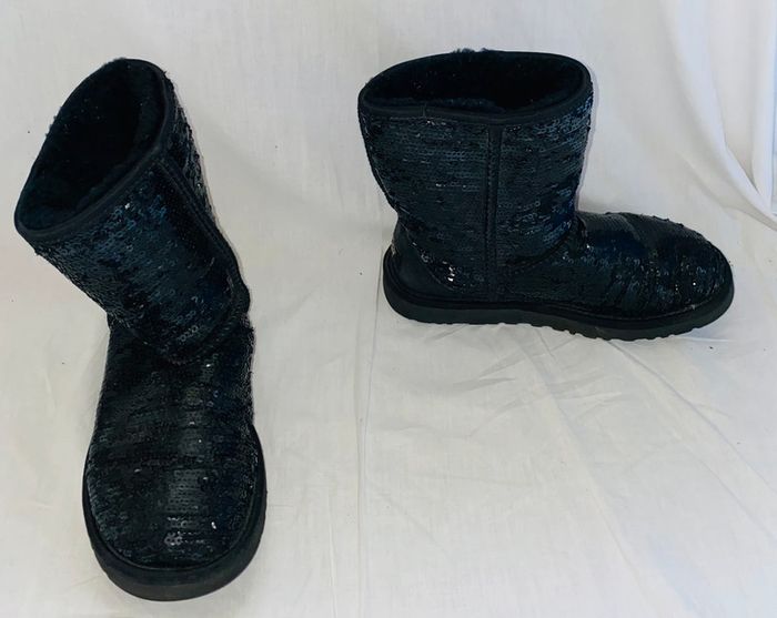 Ugg à sequins noires taille 36 bon état général valeur 190 euros - photo numéro 3