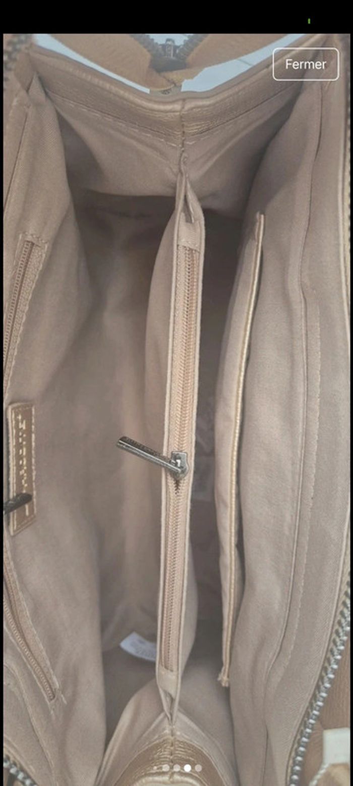 Sac à main doré avec bandoulière ajustable - photo numéro 7