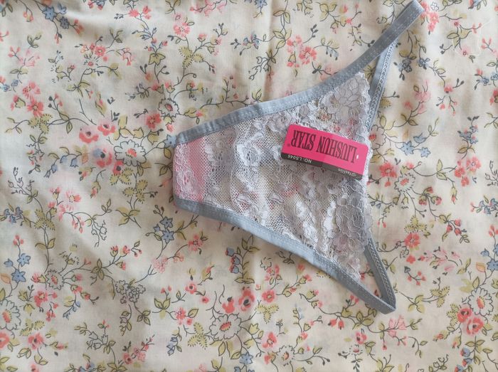 String ficelle neuf taille S
