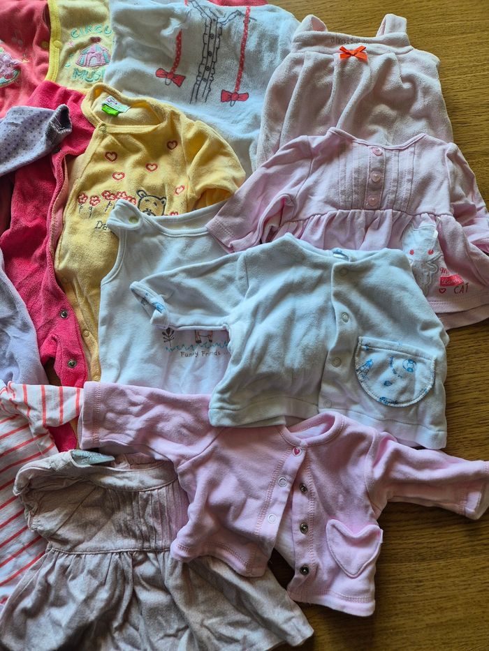 Lot vêtements 0 mois 19 pièces - photo numéro 2