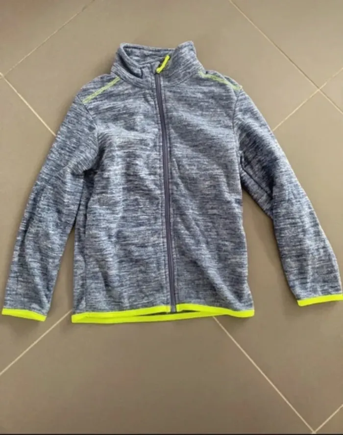 Veste polaire 8 ans neuve tissaia jamais porté juste lavé