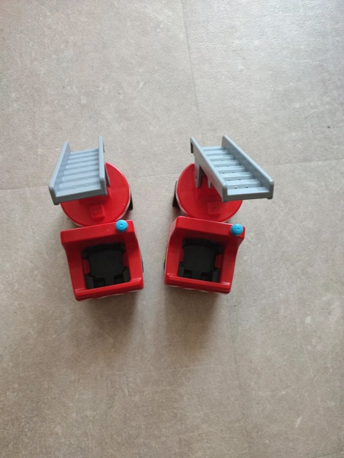 Deux camions pompiers Playmobil - photo numéro 4