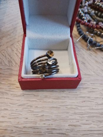 Bague fantaisie avec brillant marron