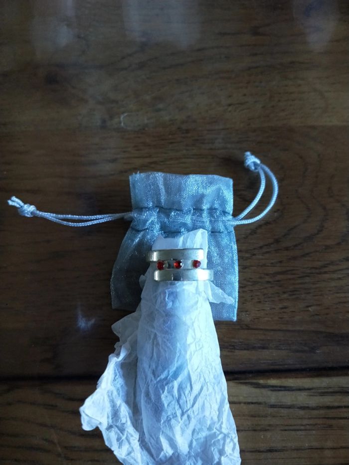 Bague argenté et brillant rouge - photo numéro 2