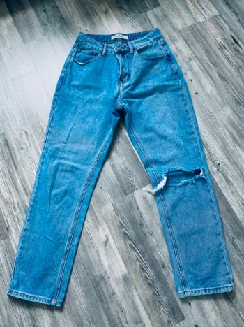 Jeans troué taille 36 Cindy H