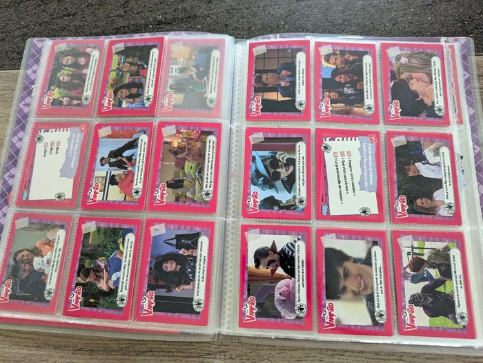 Vend classeur avec cartes collection chica vampiro
Voir photos pour voir la totalité des cartes présentes - photo numéro 6